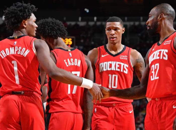 马刺鏖战灰熊，范弗利特扛起全队