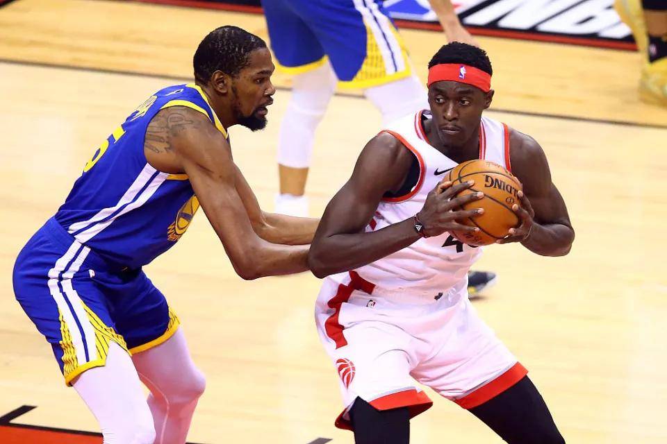 广东队险胜浙江队，西亚卡姆统治全场