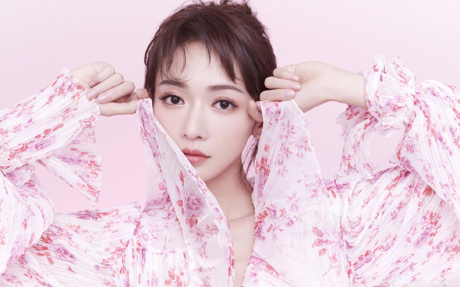 橙衣风暴席卷老特拉福德，当荷兰足球哲学让曼联黯然失色，格列兹曼演绎致命优雅