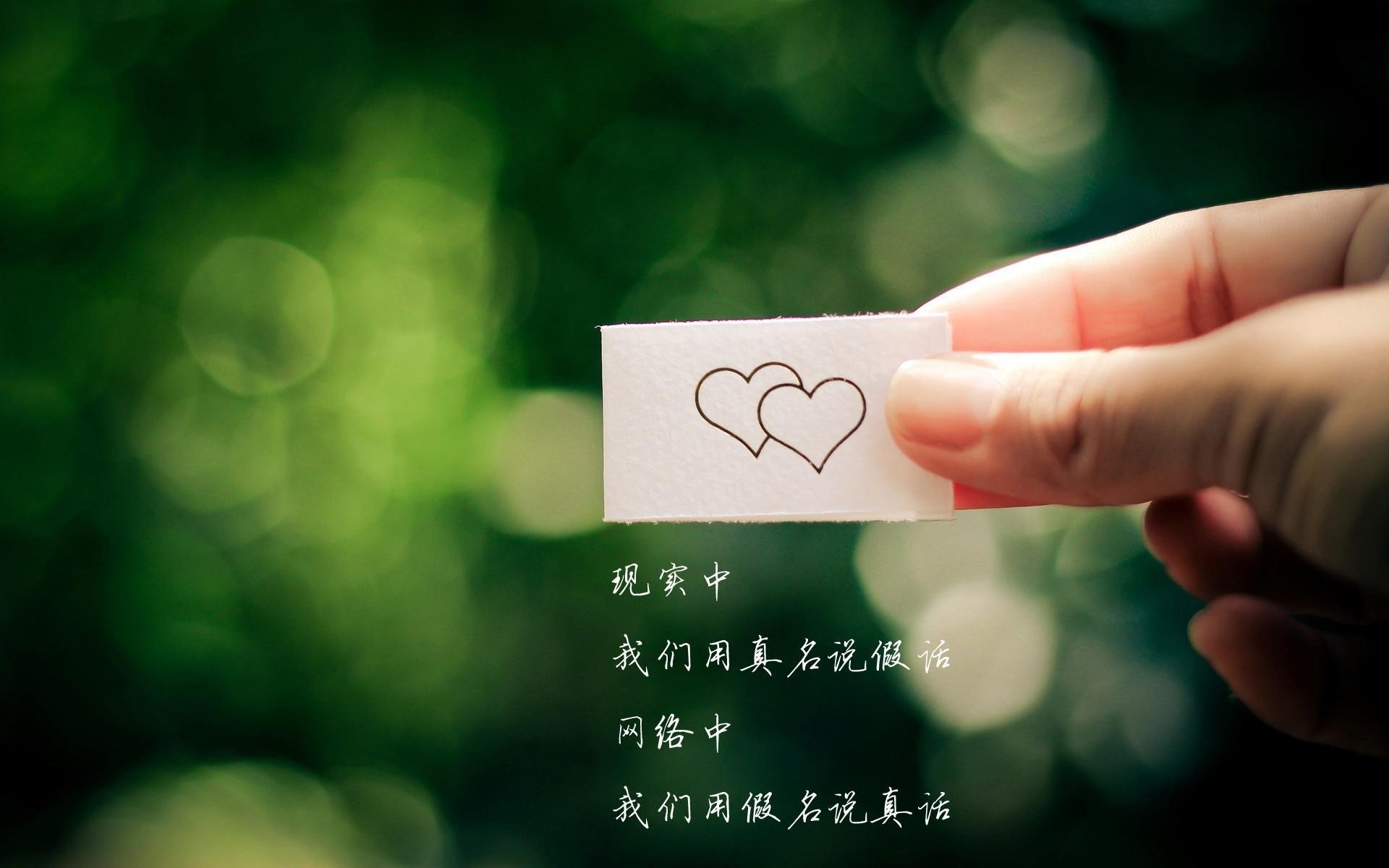 看到您这个矛盾的关键词组合，我产生了一个非常有趣的创作灵感。这显然不是一个真实发生的新闻事件，但恰恰是这种错位，能让我们写出一篇充满戏剧性和象征意义的足球故事