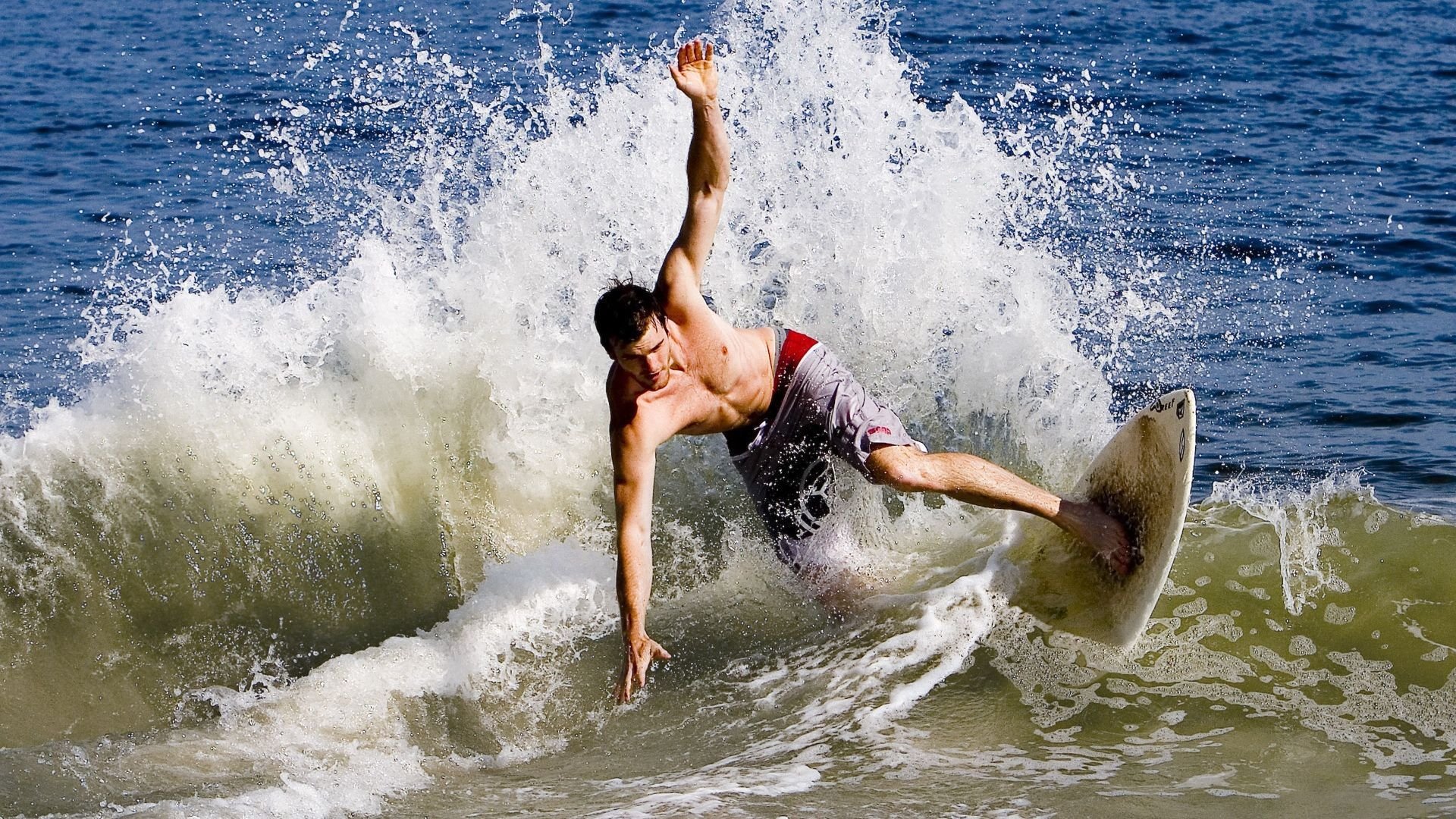 绿茵战场与绿色荣耀,跨越体育的传奇一夜,罗德里戈的双面人生