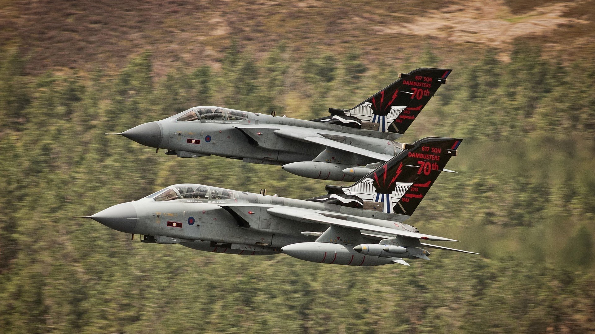 引擎的咆哮与肌肉的碰撞，当莫兰特在虚拟赛道接管比赛