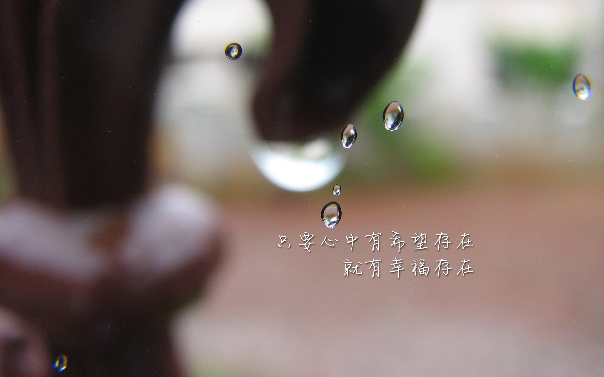 这是一篇为您定制的文章，标题设计兼具新闻冲击力与文学张力，内容则紧扣关键词展开